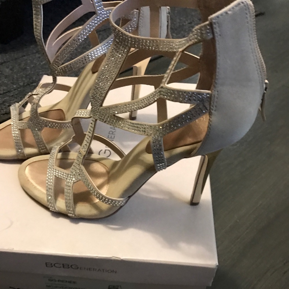 BCBG GENERATION  HEELS with CLUTCH BAG ✨✨✨✨✨✨✨